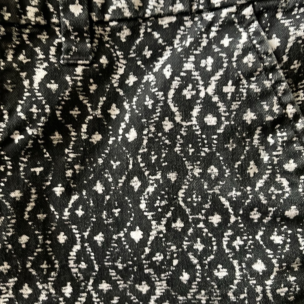 American Eagle Outfitters Black and White Patterned Women Shorts - Picture 3 of 6